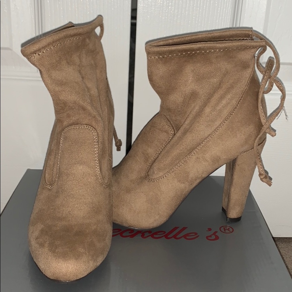 🤍Breckelles Booties